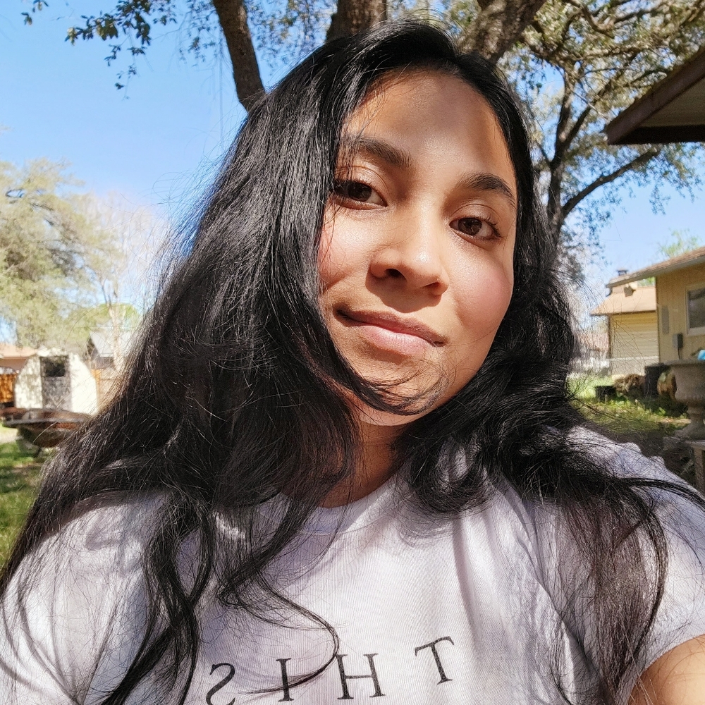 Meet your Posher, Divina Lucas